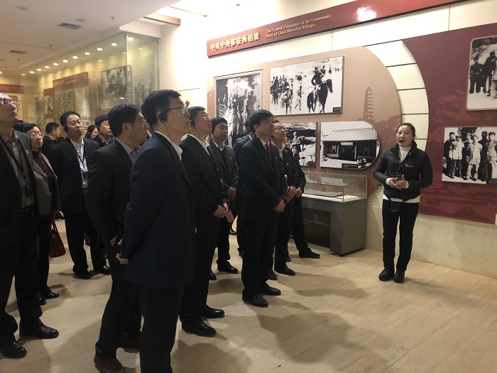 5参观西柏坡陈列馆2.JPG 5参观西柏坡陈列馆2.JPG