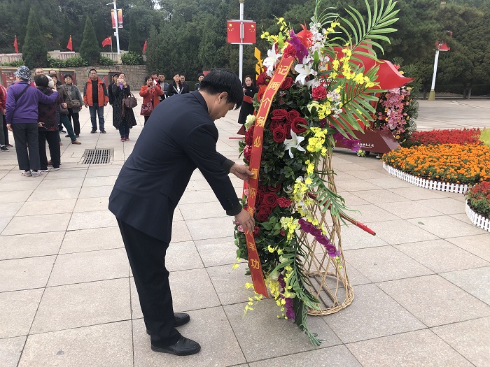 2党委书记陈进杰整理敬联.JPG 2党委书记陈进杰整理敬联.JPG