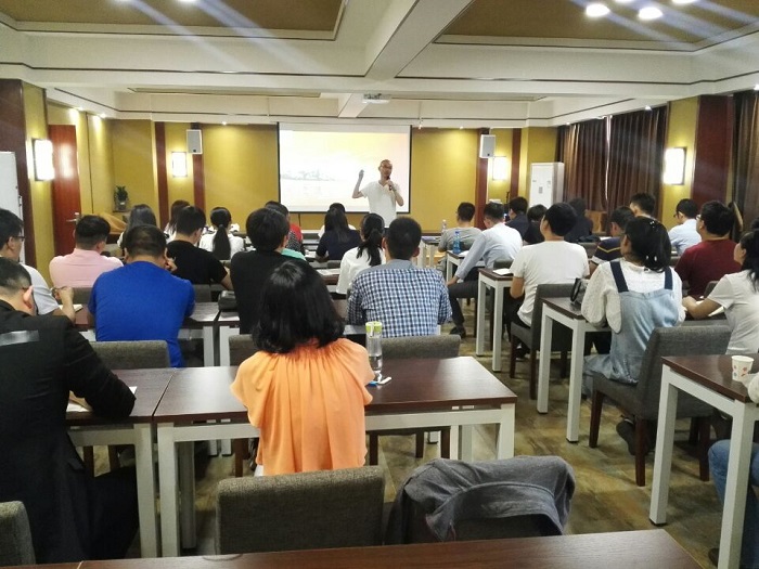 宋中展专题讲座.jpg 宋中展专题讲座.jpg