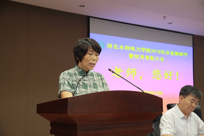 6教师代表发言.JPG 6教师代表发言.JPG