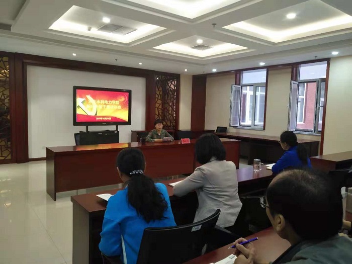 韩会玲同志做首场专题讲座.jpg 韩会玲同志做首场专题讲座.jpg